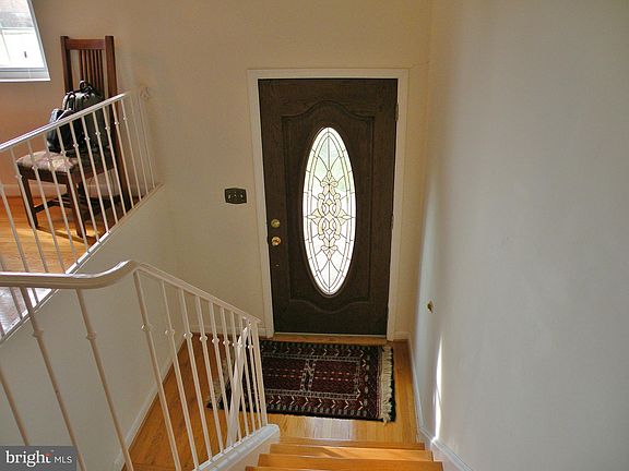 3rd image of 1719 Maxwell Ct