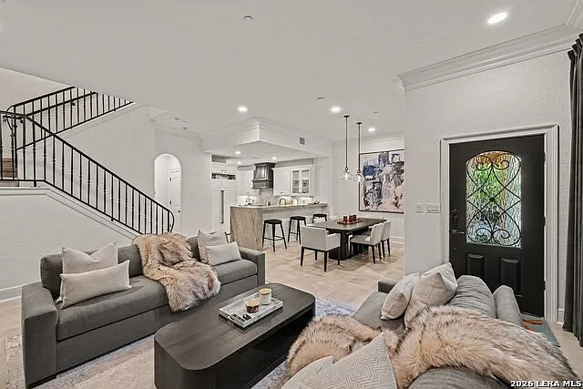 3 bed, 2.5 bath, 2022 sqft, $3,500 — Photo 3
