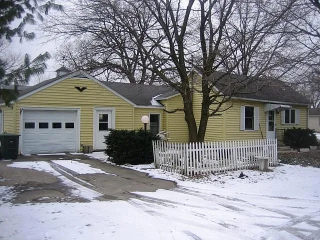 700 E Pembroke St photo 1