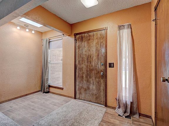 5th image of 10213 Dover Dr