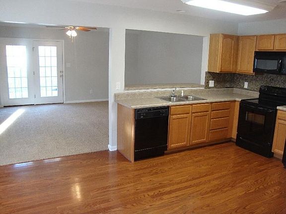 3rd image of 7116 La Christa Way