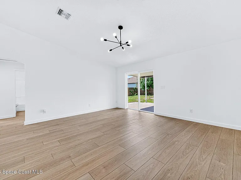 711 Avalon St SE — Photo 17
