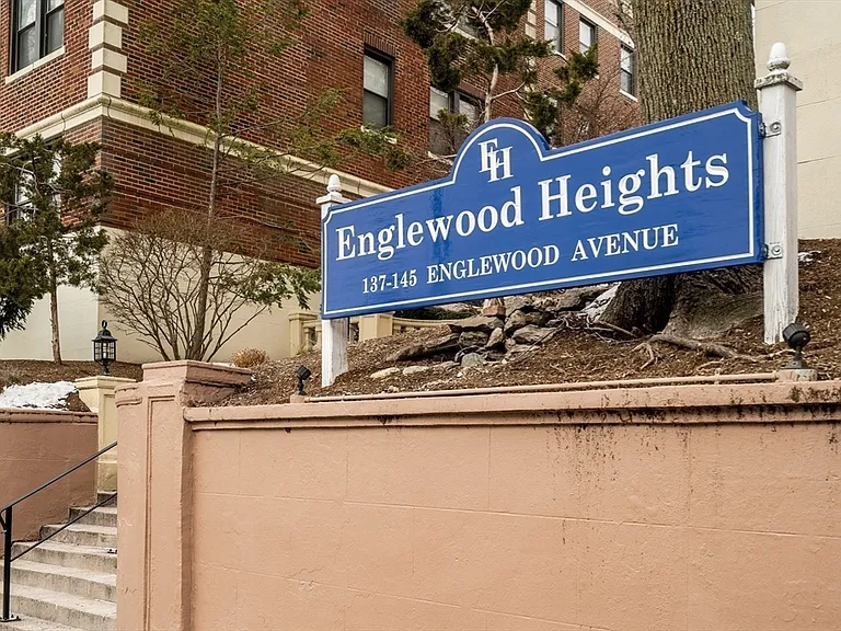 137 Englewood Ave #5 — Photo 34