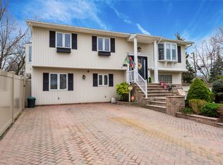 76 Ithaca St, Bay Shore, NY 11706