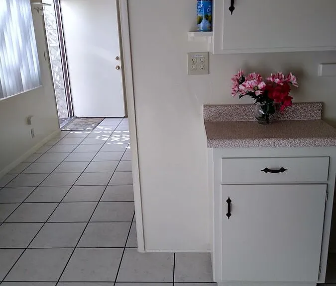 1843 E Palmyra Ave — Photo 28