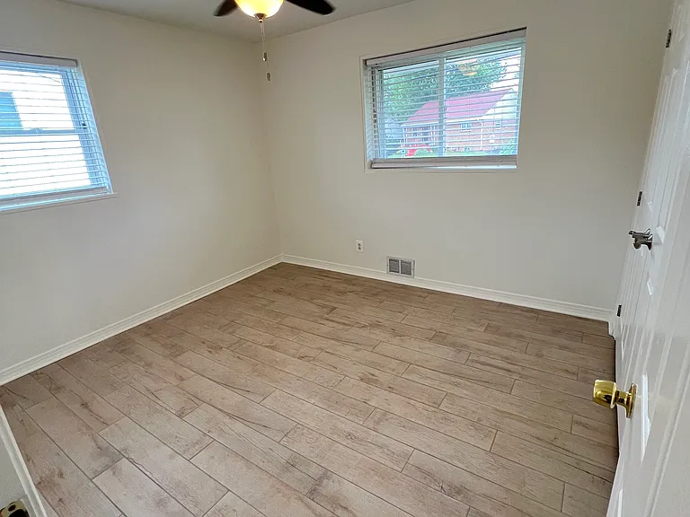 1326 S Columbus St — Photo 9