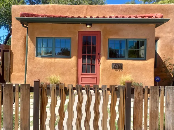 611 Keleher St NW, Albuquerque, NM 87102