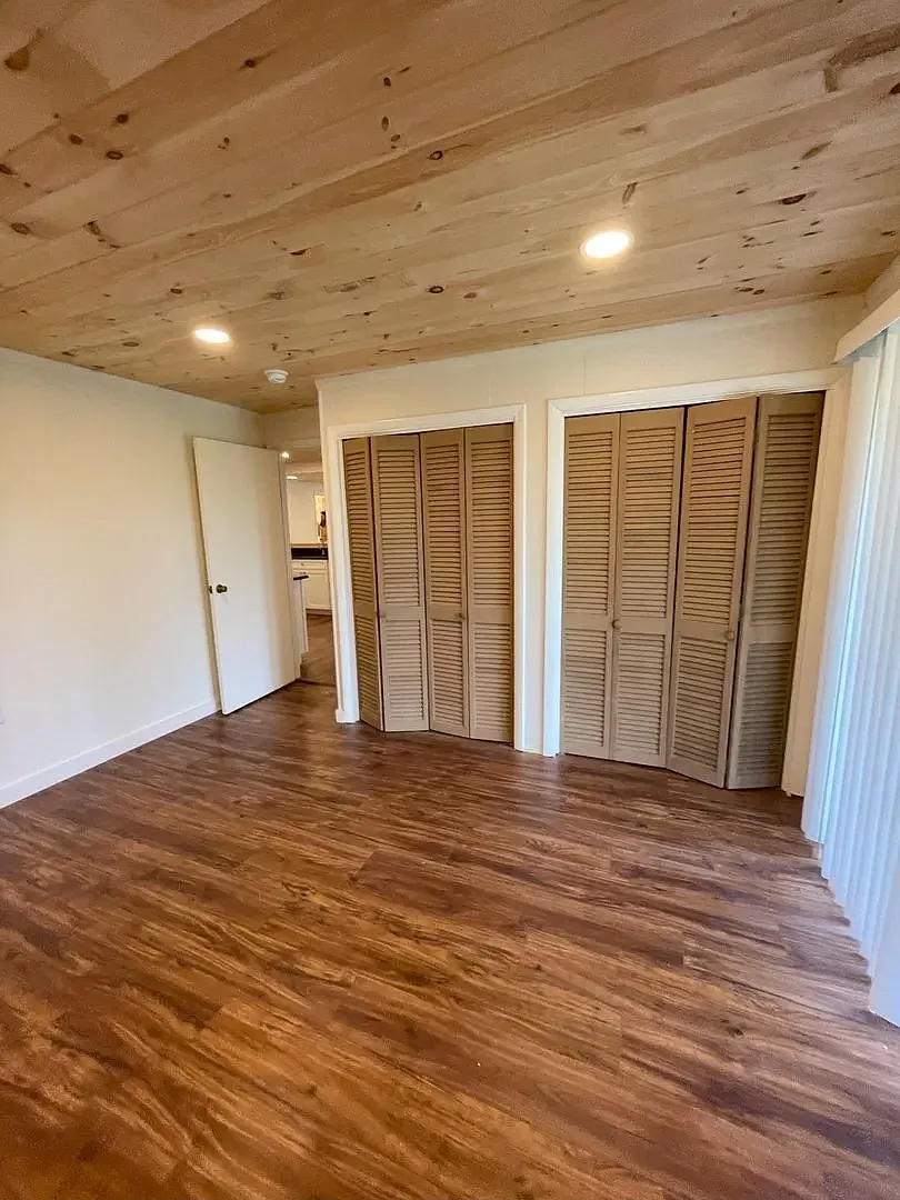 2 bed, 1000 sqft, $1,995 — Photo 2