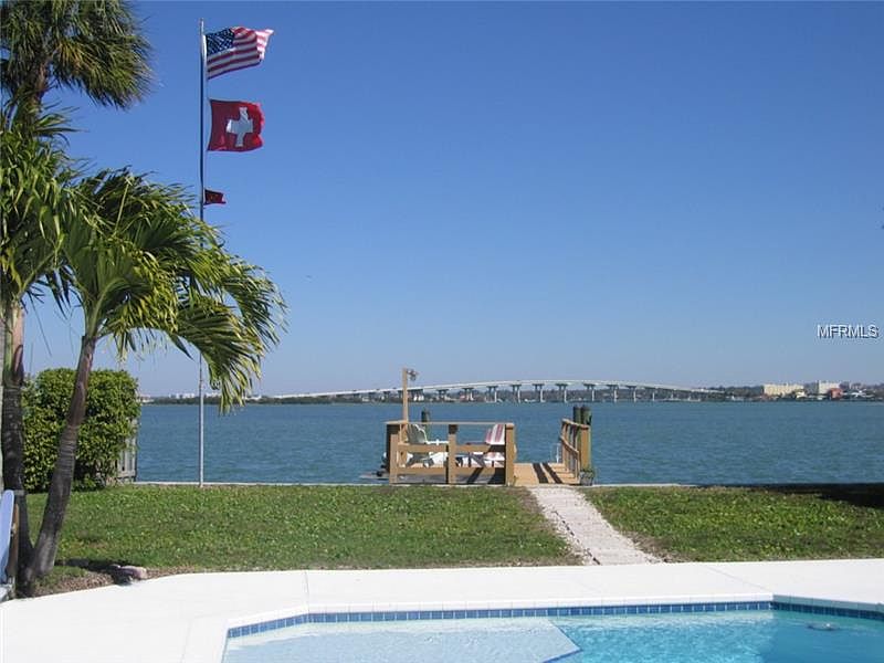 1st image of 300 Harbor Dr