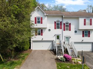 100 Scenic Hill Dr, Carnegie, PA 15106