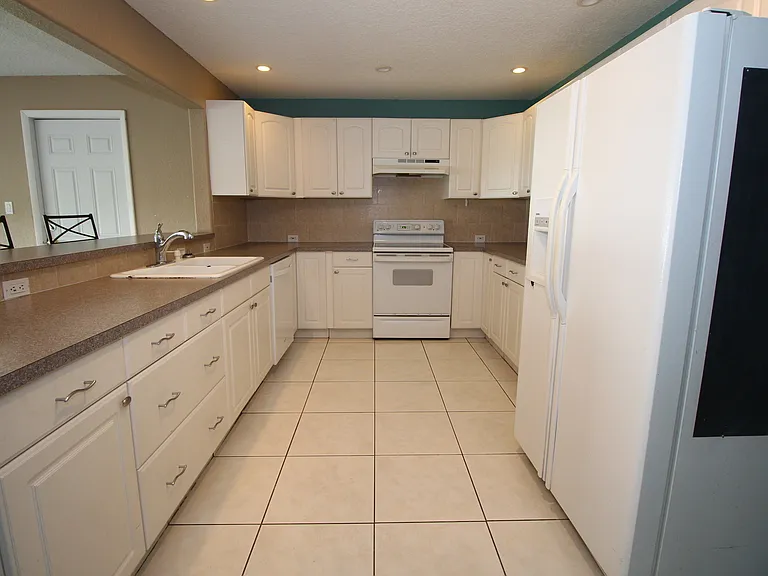 1309 Viewtop Dr — Photo 3