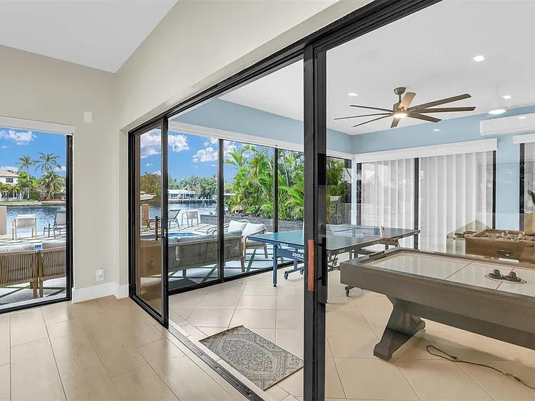319 S Riverside Dr — Photo 68