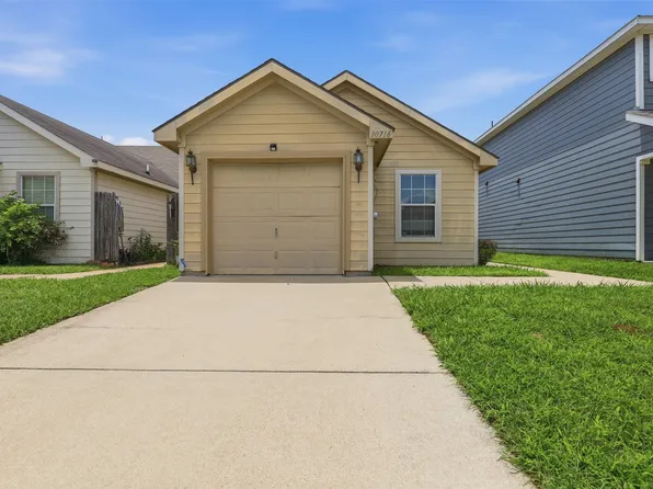 10716 Wild Oak Dr, Fort Worth, TX 76140