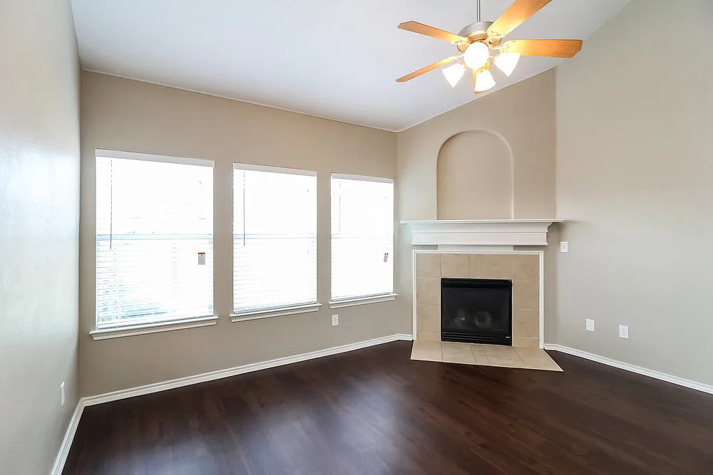 4 bed, 2.5 bath, 2543 sqft, $2,450 — Photo 3