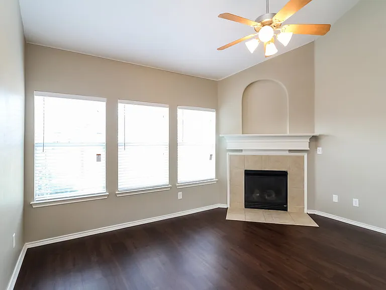 1204 Seneca Pl — Photo 3