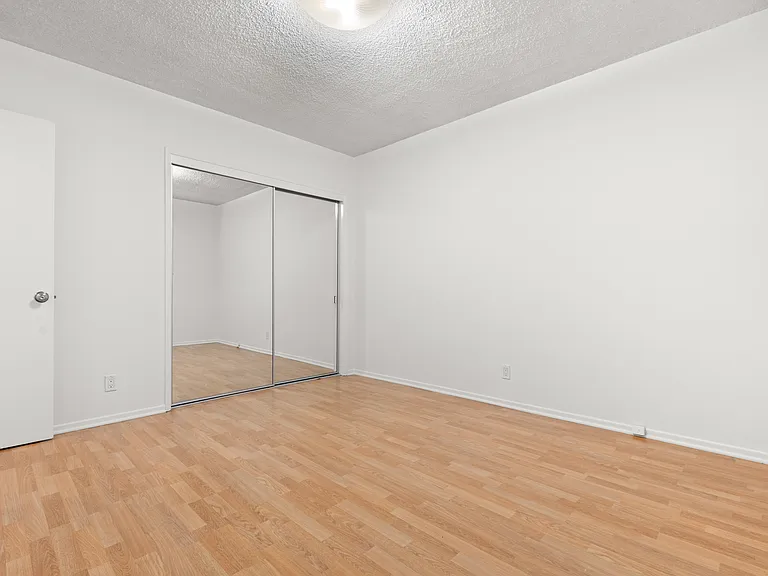 12817 Moorpark St #4 — Photo 12