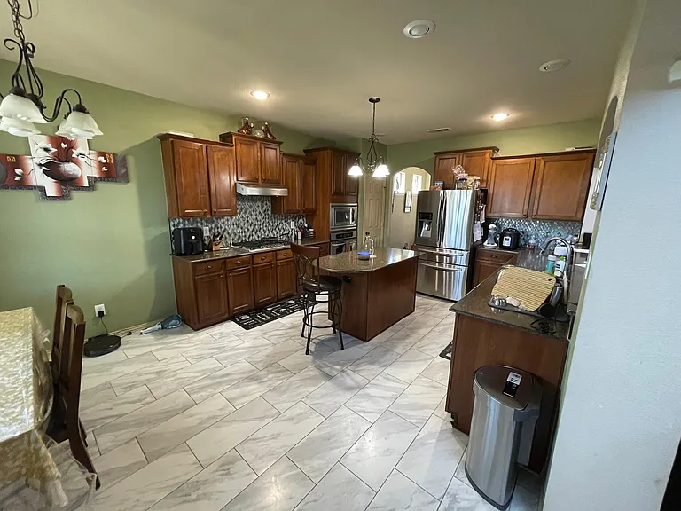 12812 Outlook Ave — Photo 9