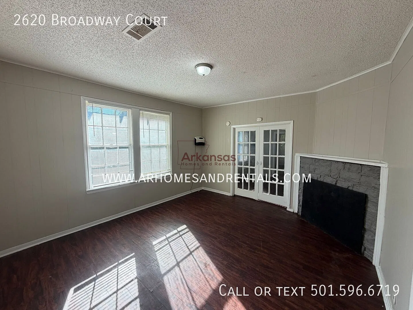 1/2 Off First Month's Rent ~ 2620 Broadway Court 3 Bedrooms | 1 Bathroom — Photo 3