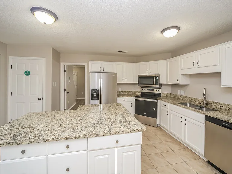 7228 Hunters Horn Dr — Photo 8