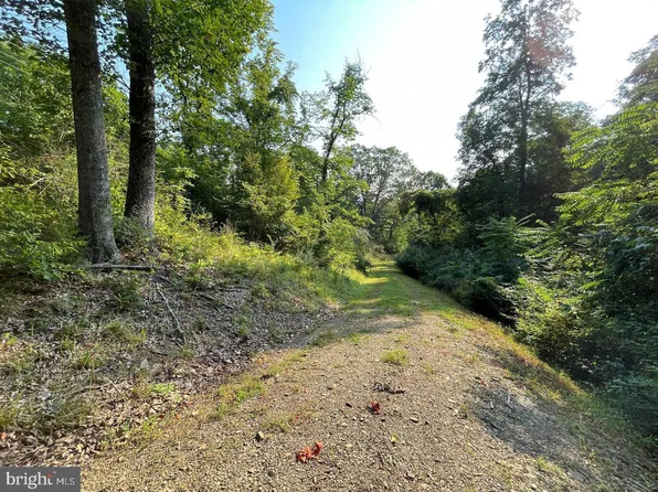 Tupelo Loop, Springfield, WV 26763