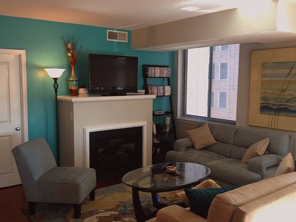 Living Room/Fireplace