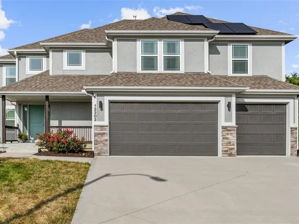 12302 Burr Oak Cir, Peculiar, MO 64078