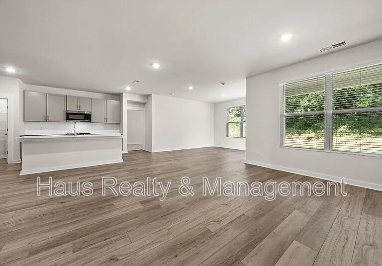 1145 Ross Farms Blvd — Photo 5