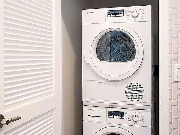 4th image of 490 Myrtle Ave APT 3D