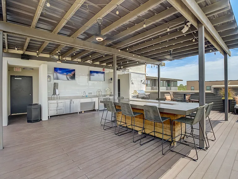 Loft and Row — Photo 21