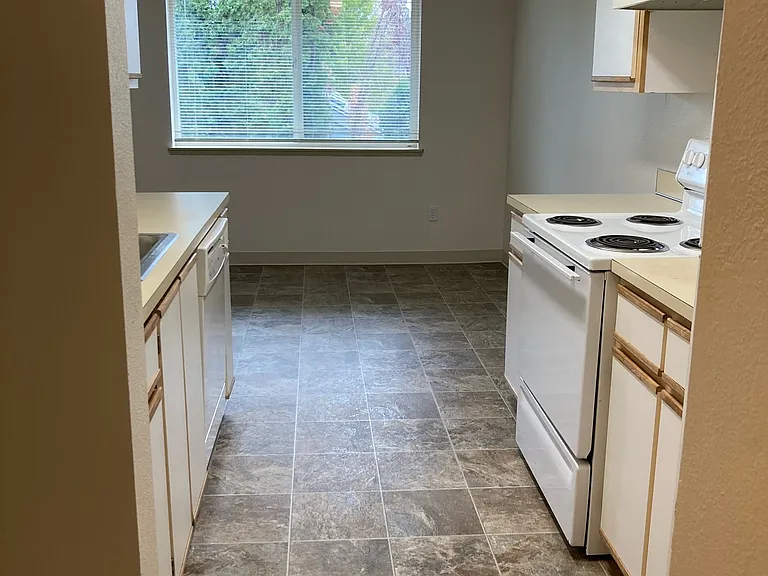 Premier Apartments — Photo 13