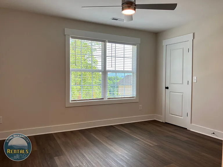 291 Stratford Ln — Photo 35