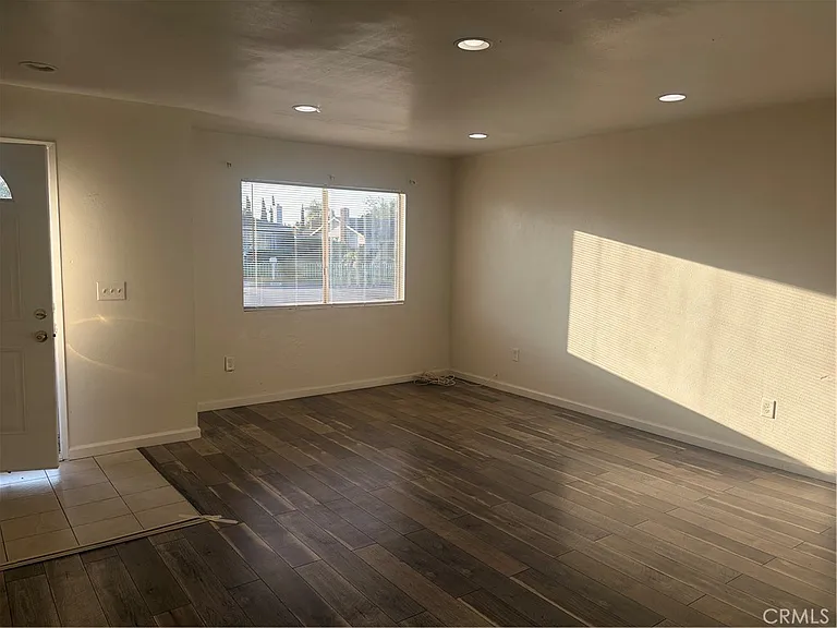 8636 Tamarind Ave — Photo 11