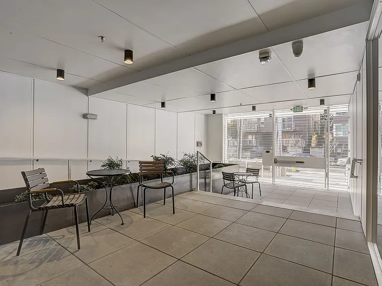 Vue on Harvard — Photo 13