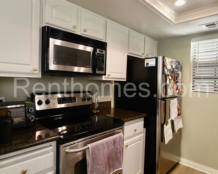 12051 Alta Carmel Ct #199 — Photo 6