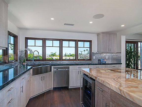 4th image of 4204 Point Loma Ave