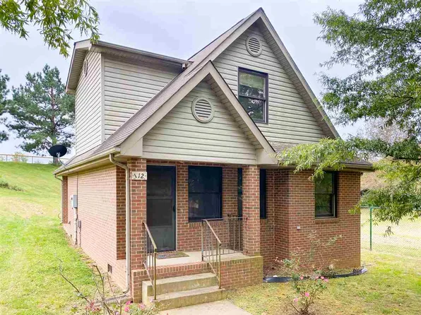 112 River Run Cir, Waynesboro, VA 22980