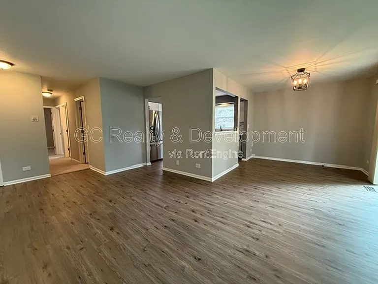1686 Grosvenor Cir #B — Photo 4