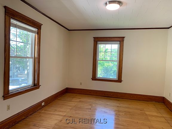 5th image of 40 Sterling Rd
