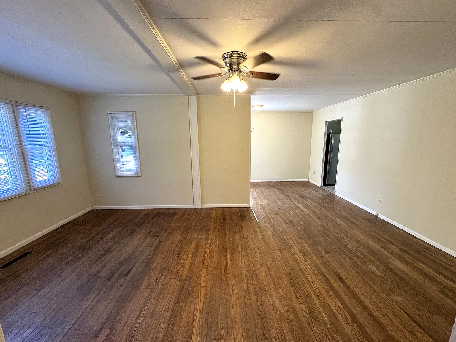 3 bed, 1056 sqft, $1,950 — Photo 4