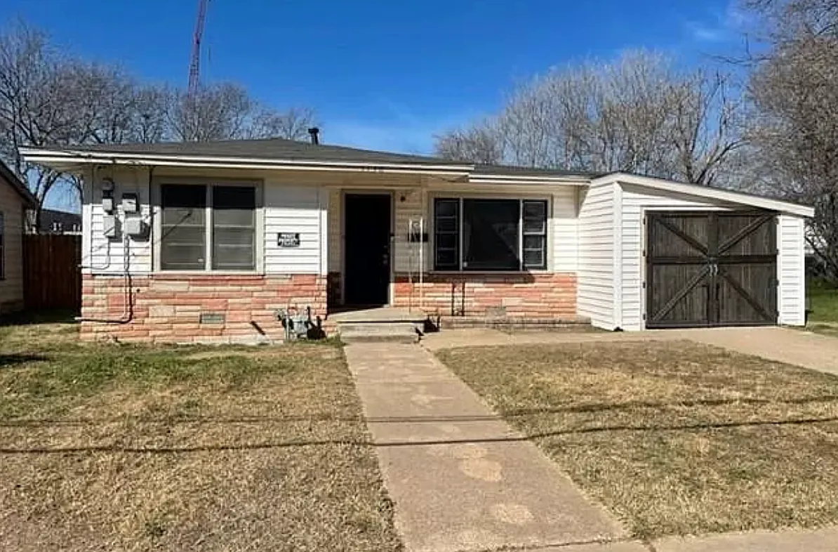 1136 Sunset Dr — Photo 1