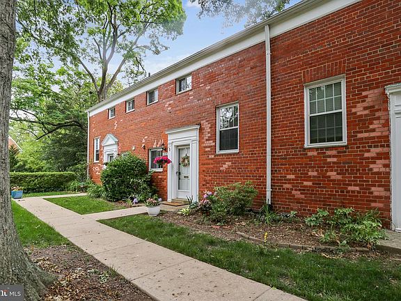 2nd image of 1013 Beverley Dr
