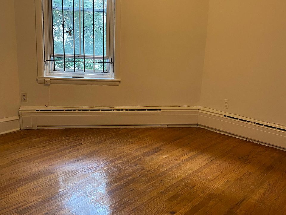2nd image of 344 S 4th St Front 2