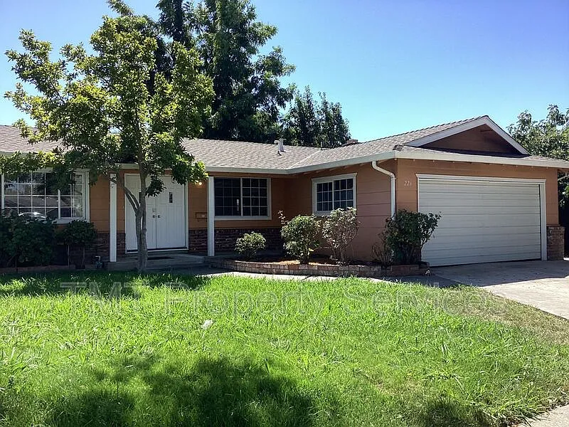 3 bed, 2.0 bath, 1472 sqft, $2,500 — Photo 2