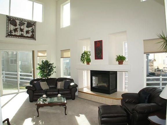 Living room with soaring ceilings 