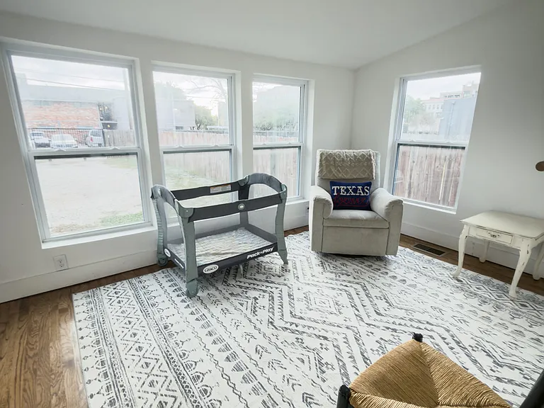 612 N Madison Ave — Photo 32