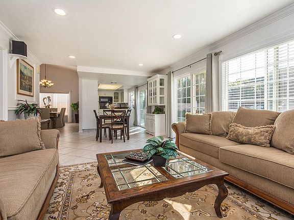 3rd image of 3900 Calle Valle Vis