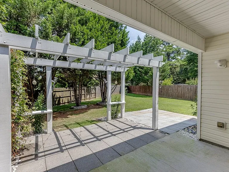 2464 Laurelfield Dr — Photo 38
