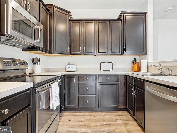 5th image of 19 Woodspring Cir