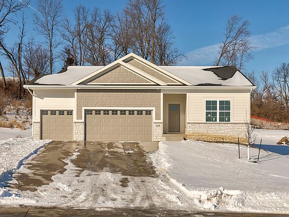 3rd image of 709 Walker Cir