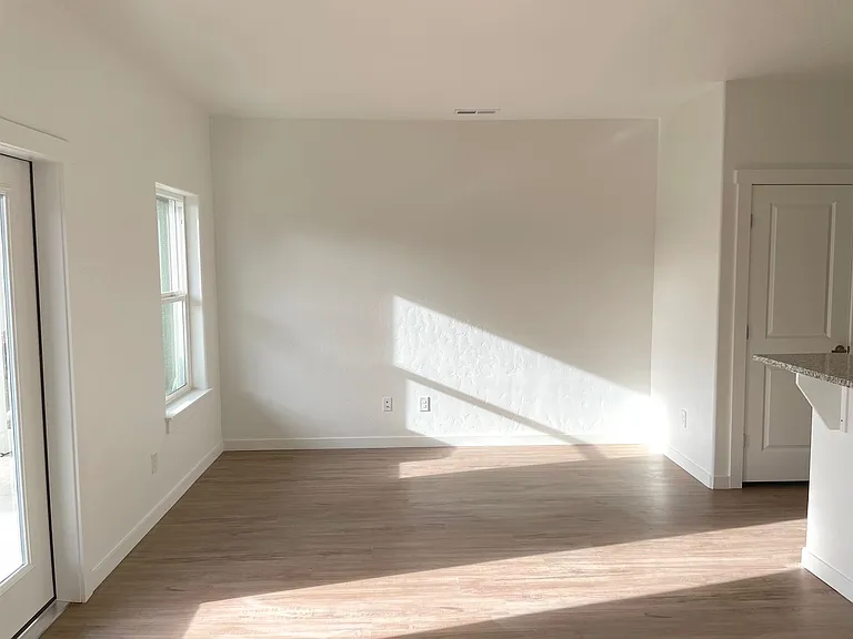 5500 Cherry Ln — Photo 7